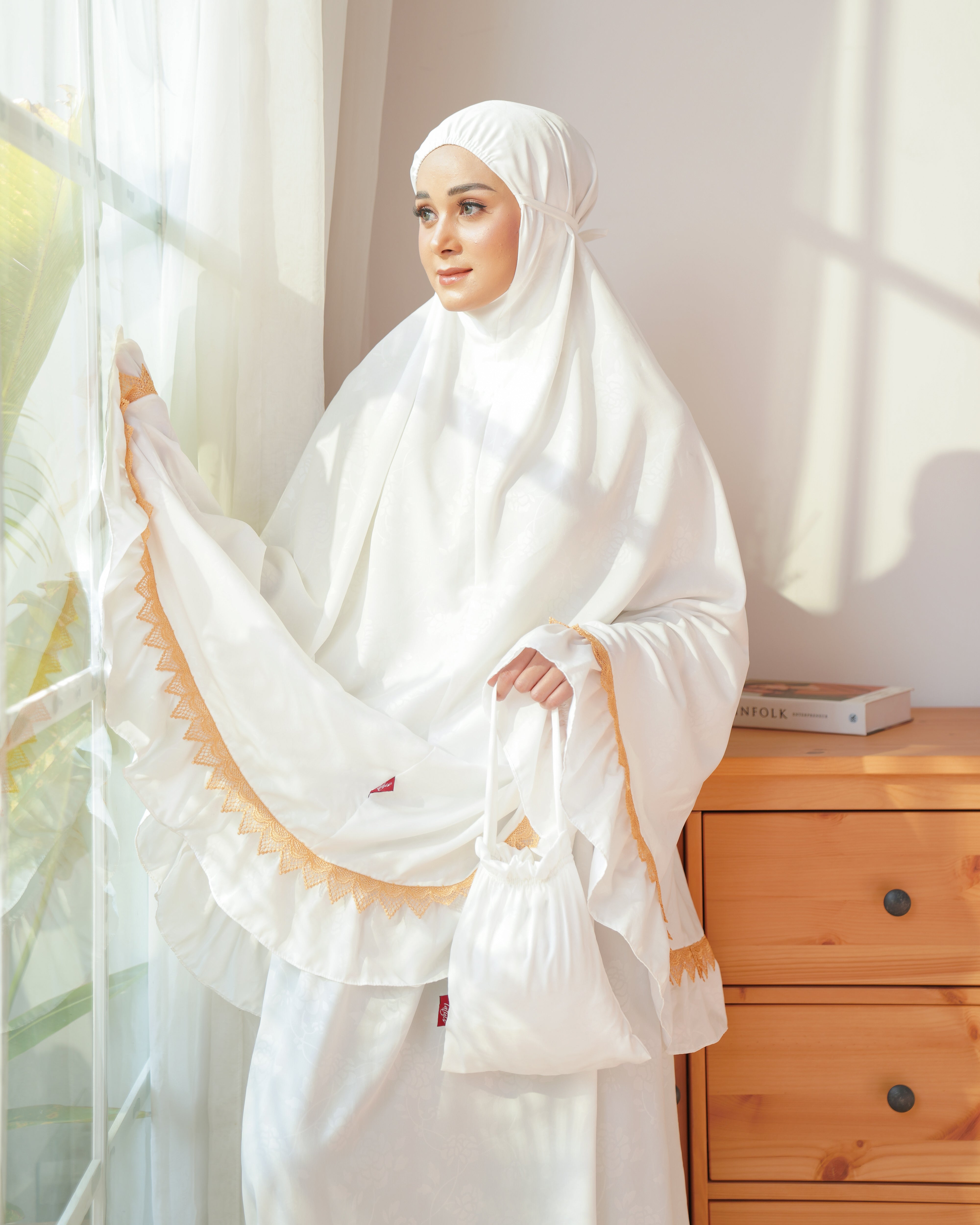 Golden White - Prayer Set