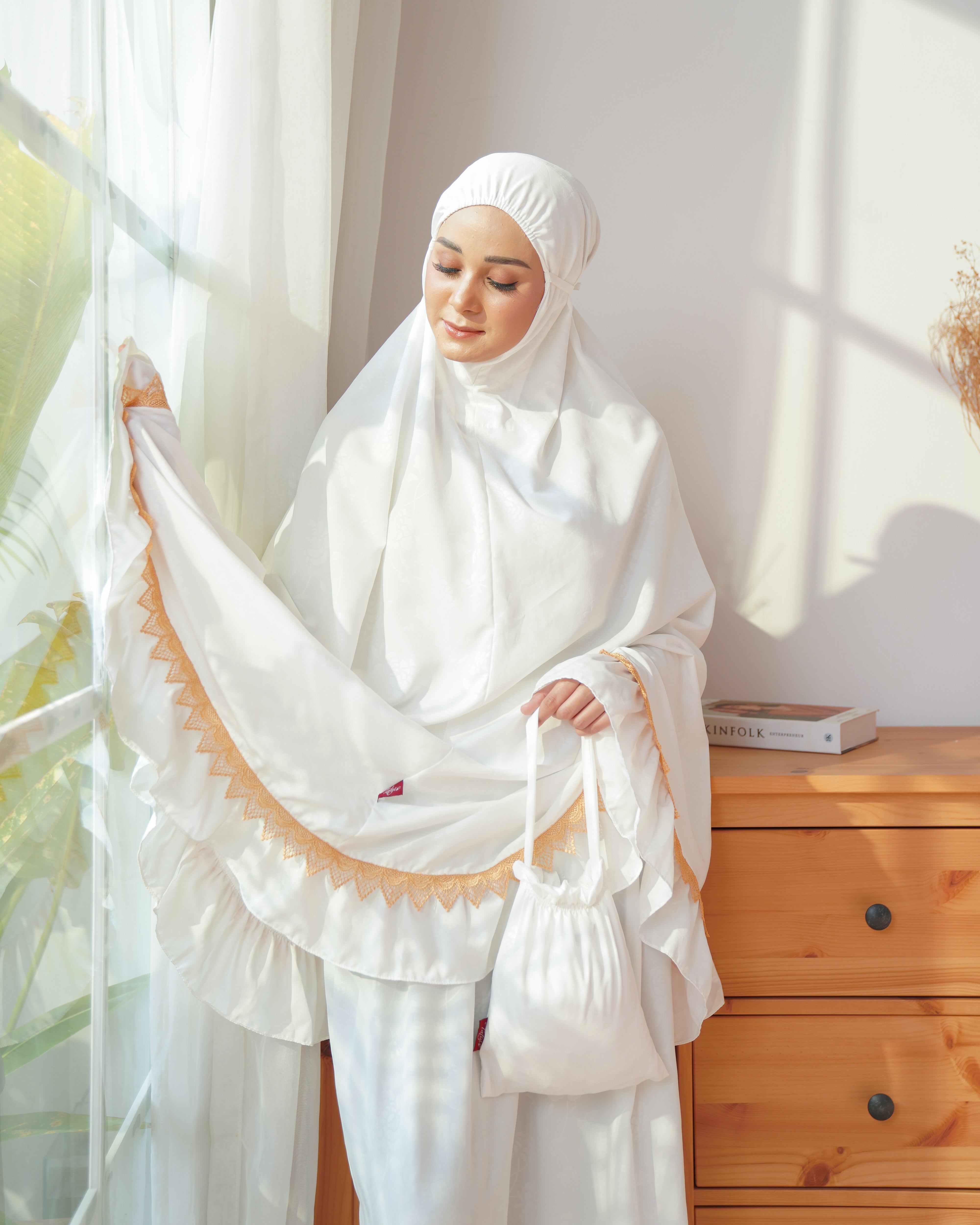 Golden White - Prayer Set